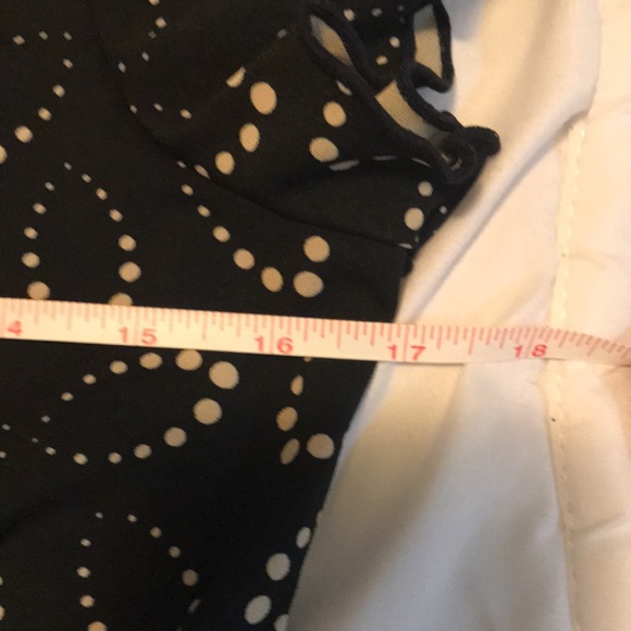 Liz Claiborne butterfly sleeve top - Picture 6 of 10